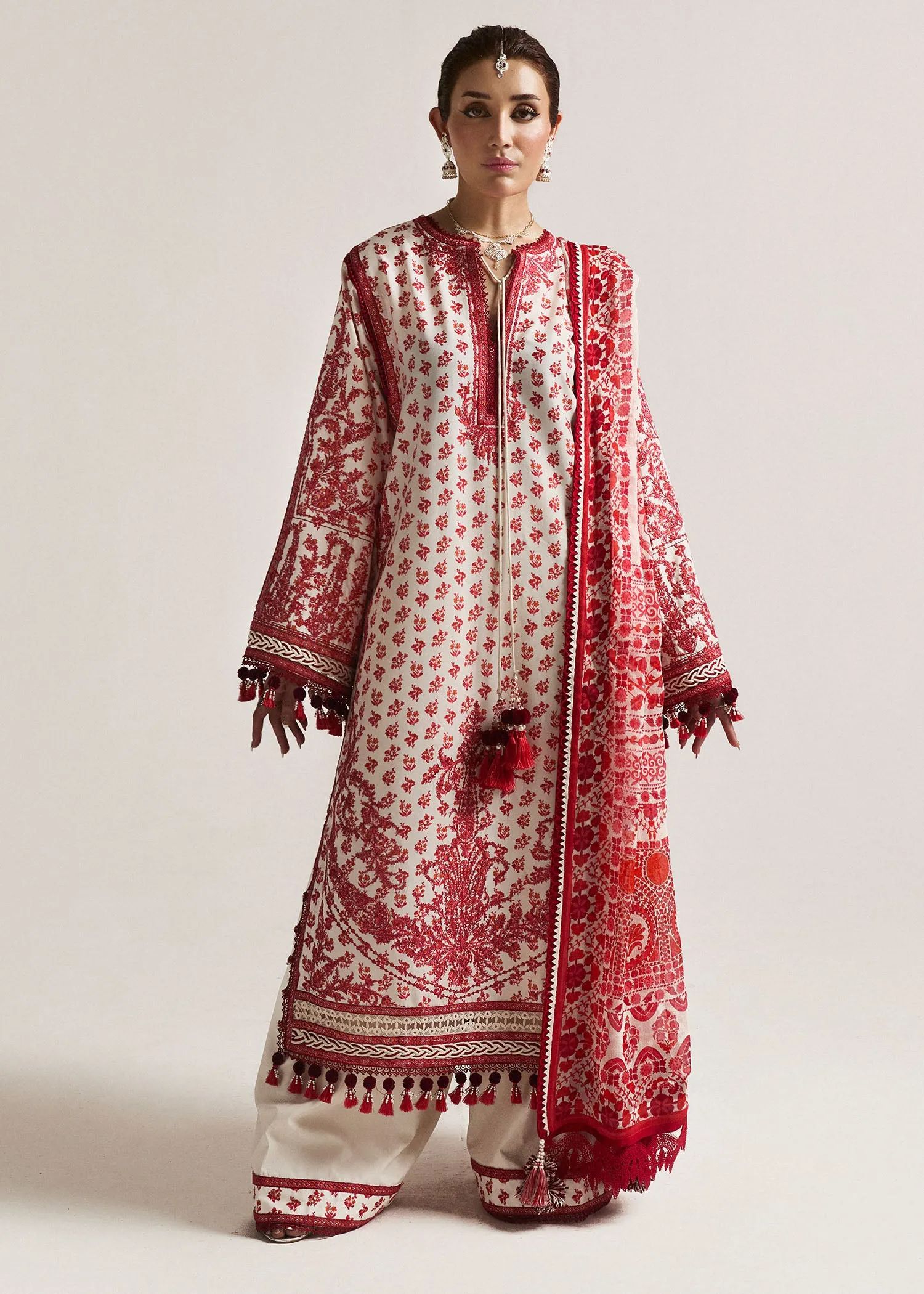 https://pakistanfashiondesigners.co.uk/product/maria-b-embroidered-lawn-suit-mkd-ef24-25/