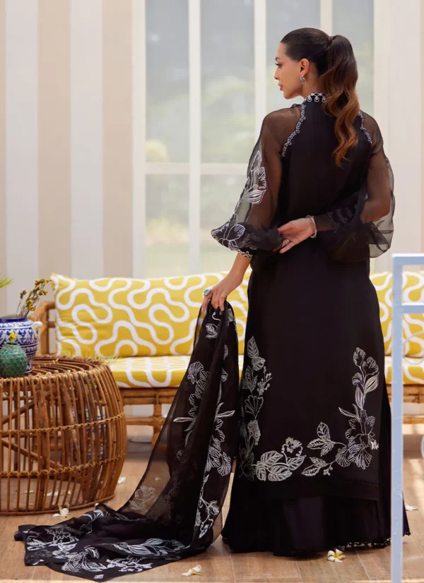 Farah Talib Aziz Tara Eid Luxe 25 - Reina