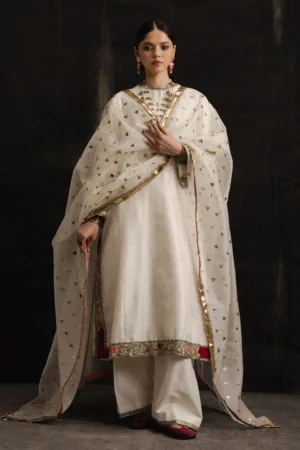 Zara Shahjahan Studio Portraits - Peepal